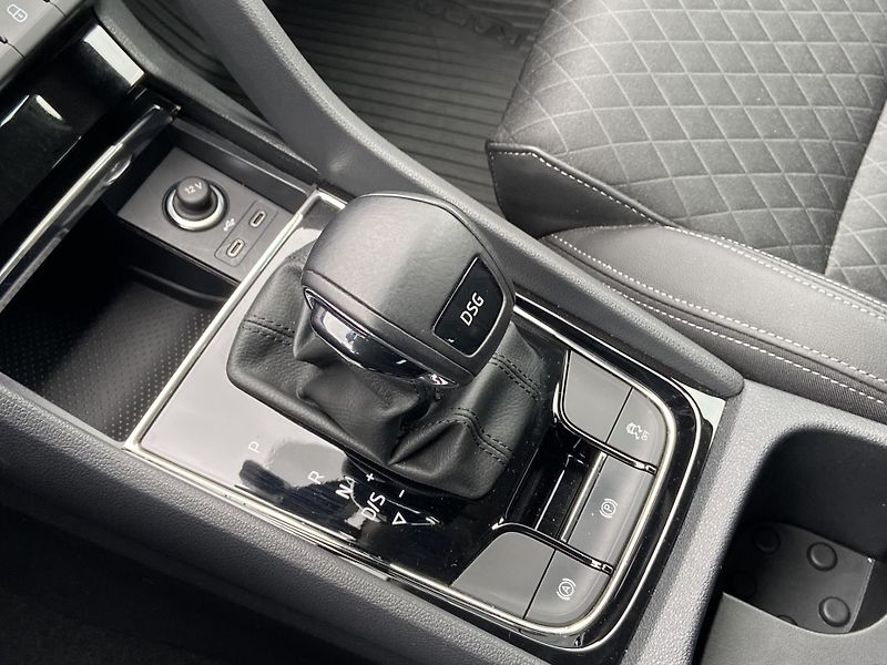 Škoda Karoq 1.5 TSI DSG / 110 kW Style Plu - fotka 23 z 25