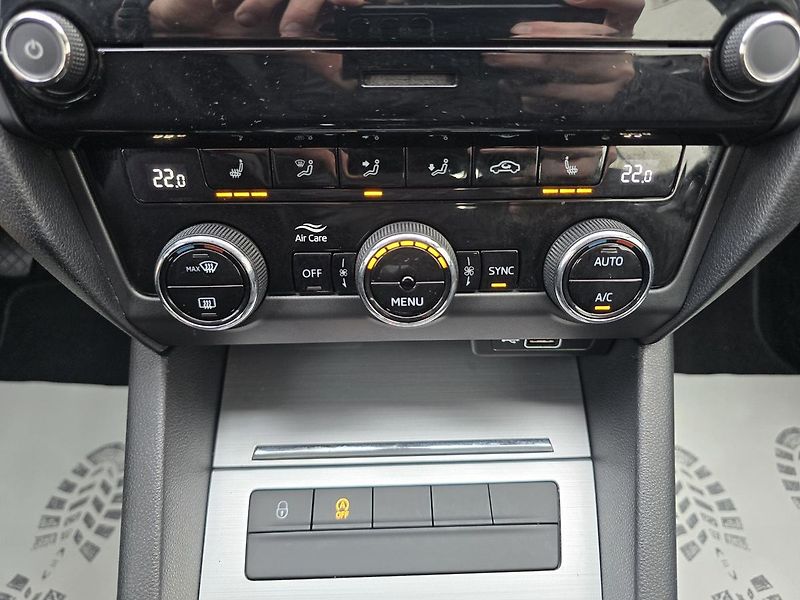 Škoda Octavia 1.6TDi STYLE LED DIGIKLIMA-DPH - fotka 12 z 33