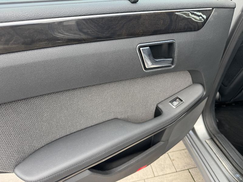 Mercedes-Benz Třídy E (2009) E 250 CDI, Avangarde, Kamera - fotka 12 z 25