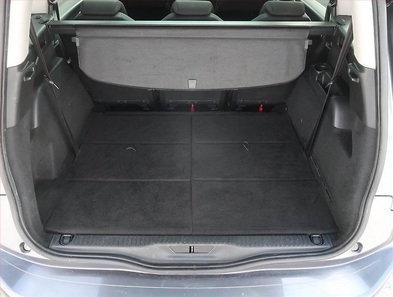 Citroën C4 Picasso (2018) 1.6 BlueHDi, 7 míst, Navi - fotka 14 z 21