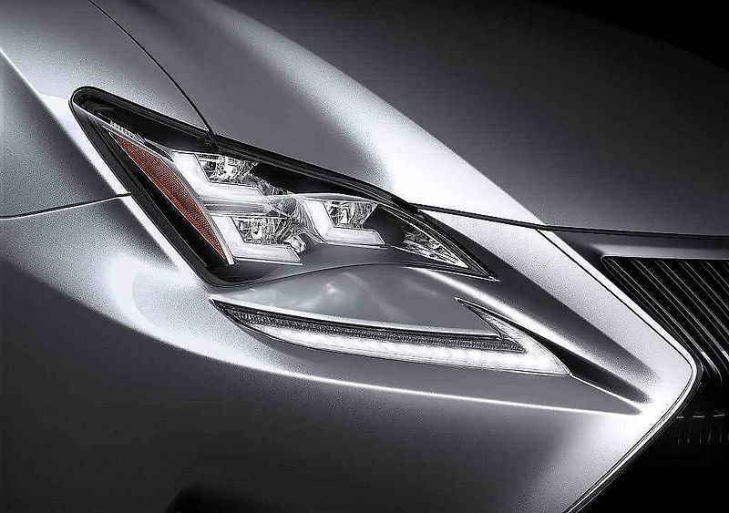 Lexus RC.