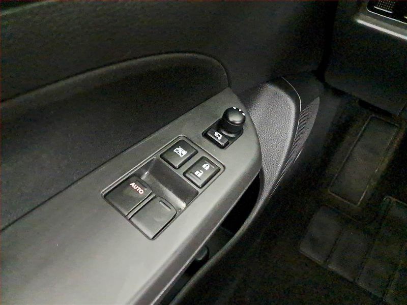 Suzuki Swift (2012) 1.6 Sport, Xenony, Tempomat - fotka 18 z 19