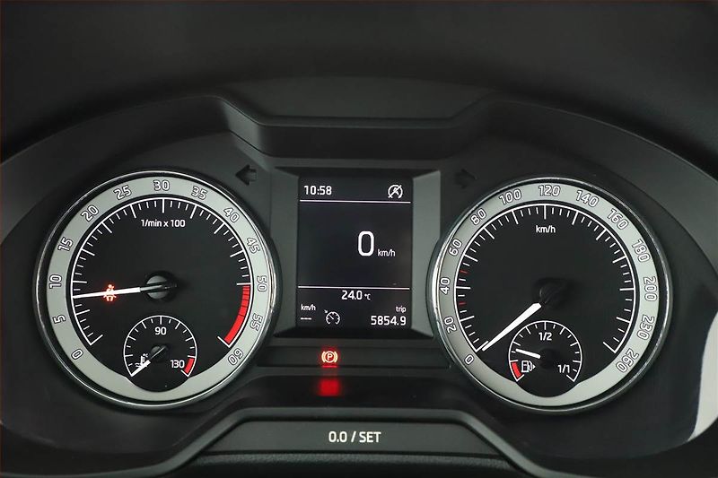 Škoda Octavia (2018) 1.6 TDI, Tempomat - fotka 8 z 14