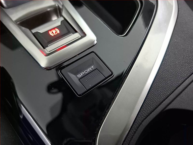 Peugeot 3008 (2019) Allure 1.6 PureTech, Automat - fotka 19 z 22