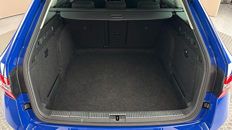 Škoda Superb 2.0 TSI DSG Style Combi - fotka 17 z 29