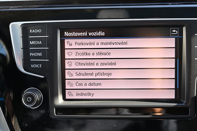 Volkswagen Touran 1.2TSI 81KW Comfort 7mist 3/17 - fotka 22 z 60