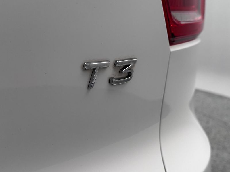 Volvo XC40 T3 MOMENTUM REZERVACE - fotka 21 z 47