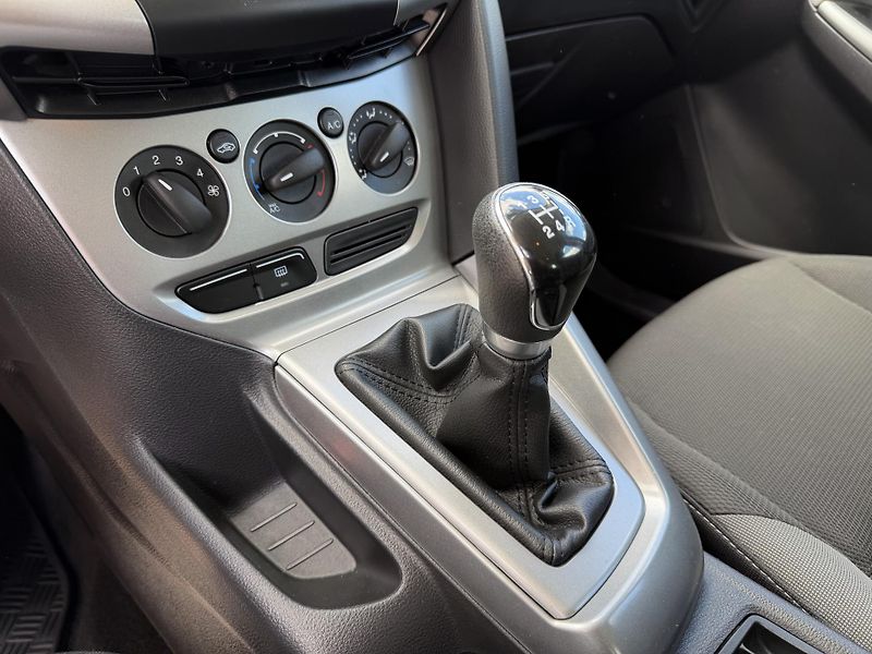 Ford Focus (2014) 1.6i 77 kW/park. senzor - fotka 17 z 19