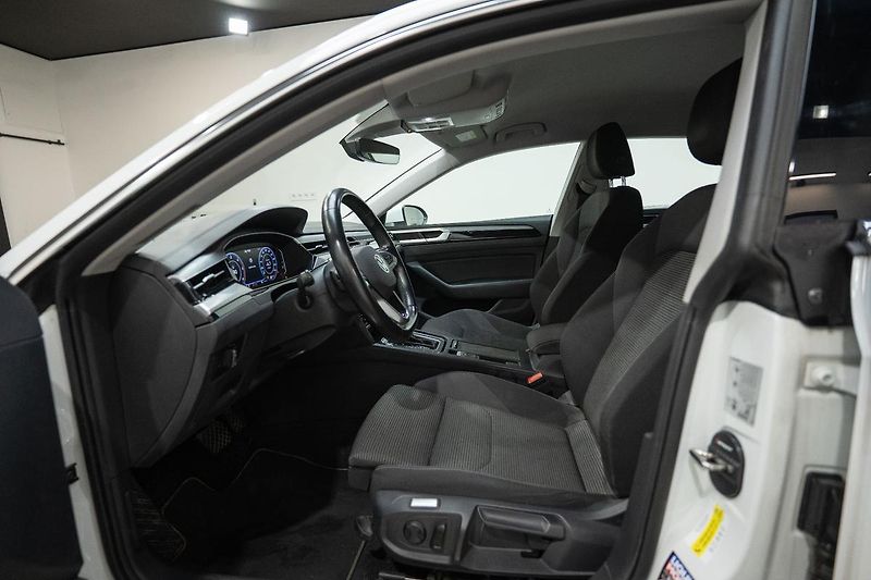 Volkswagen Arteon 2.0 TDI DSG  R-Line 110 kW - fotka 8 z 29