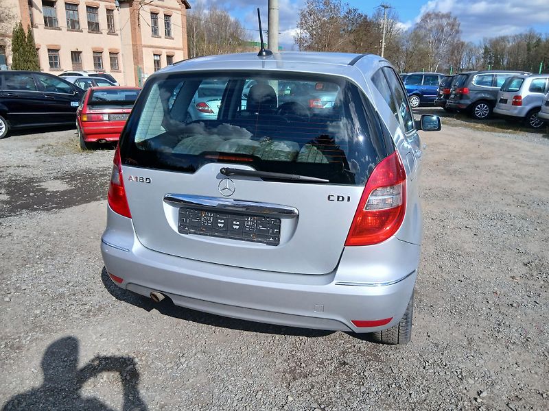 Mercedes-Benz Třídy A 180 CDI, automat, facelift - fotka 10 z 31