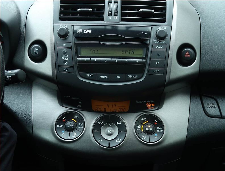 Toyota RAV4 (2011) 2.0 VVT-i, 4X4, Kůže - fotka 12 z 20