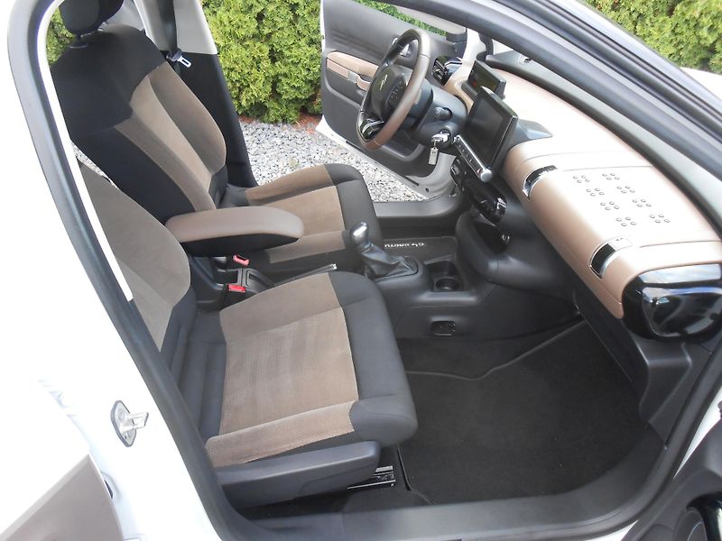 Citroën C4 Cactus Edice,81kw,navi,kamera - fotka 19 z 32