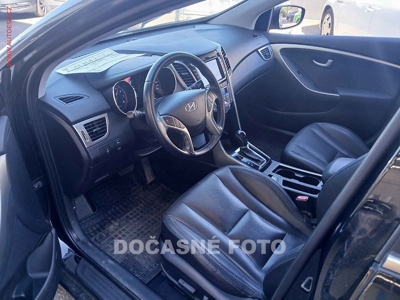 Hyundai i30 (2013) 1.6GDi, 2.maj, servis.kniha - fotka 2 z 3