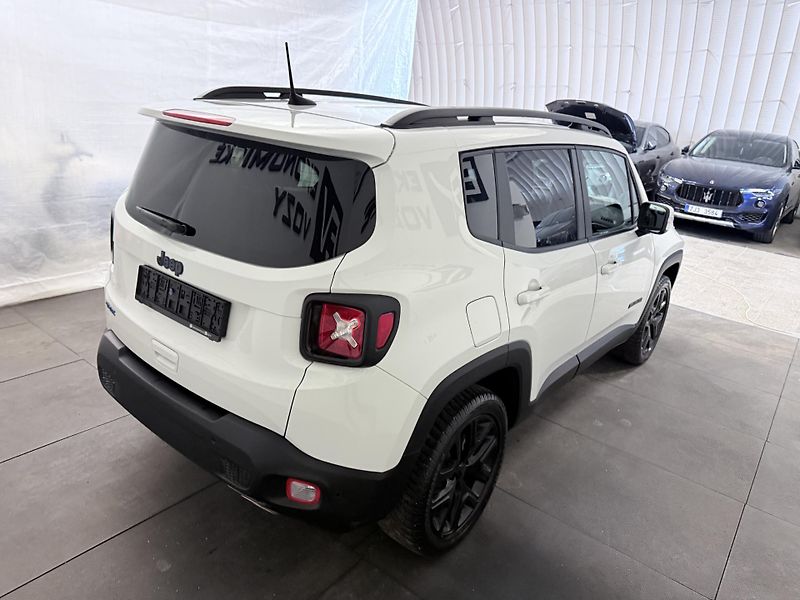 Jeep Renegade (2022) 1.3 T4 REZERVOVÁNO - fotka 8 z 43