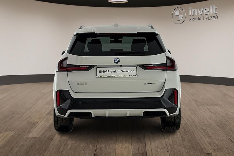 BMW iX1 eDrive20 - fotka 3 z 23