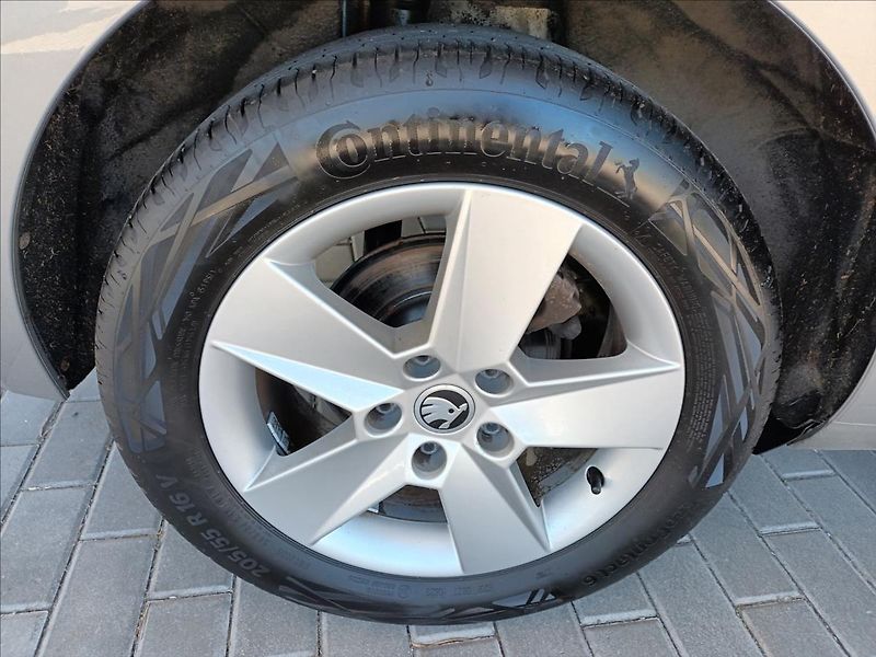 Škoda Octavia 1,4 TSI,110KW,AT,NAVI,SERVIS - fotka 25 z 43