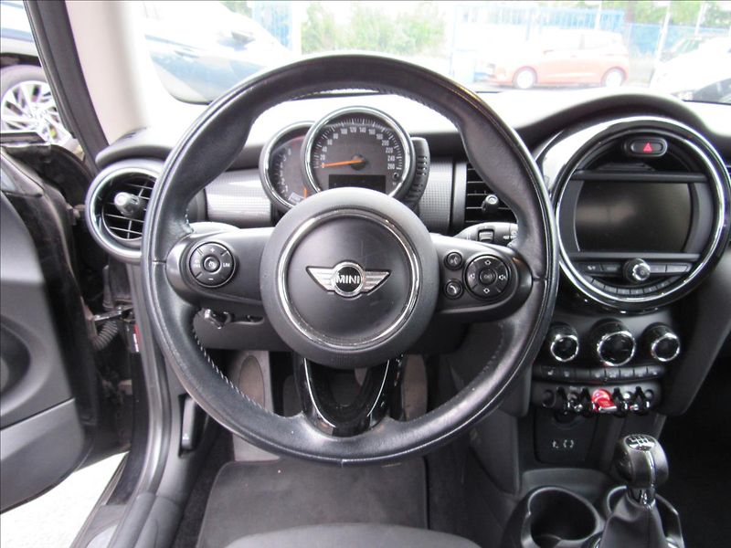 Mini Cooper 1,5 i 100kW - fotka 12 z 34