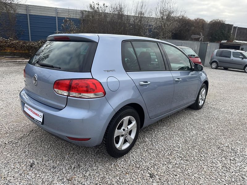 Volkswagen Golf 1.2TSi,rezervace - fotka 4 z 41