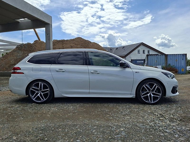 Peugeot 308 SW GT 1,6 THP 205k M6 - fotka 9 z 29