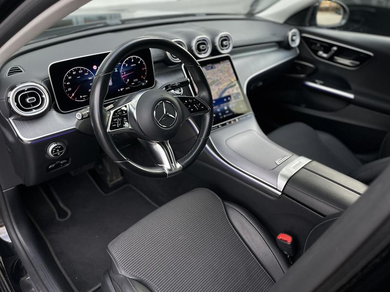Mercedes-Benz Třídy C 220d 4Matic - fotka 17 z 35