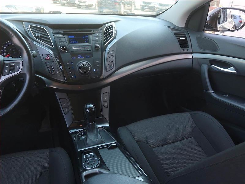 Hyundai i40 (2016) 1.7 CRDi, Automat, Serv.kniha - fotka 8 z 17