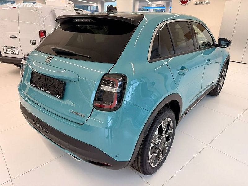 Fiat 600 (2026) La Prima 1.2 Turbo Hybrid 145k - fotka 4 z 16