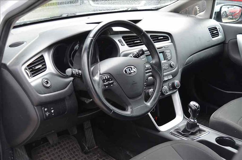 Kia Ceed (2015) COMBI 1,6 - fotka 11 z 19
