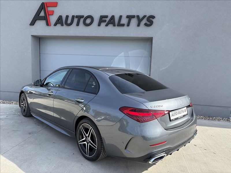 Mercedes-Benz Třídy C 2,0 220d 147 KW AMG 4 MATIC CZ - fotka 4 z 32