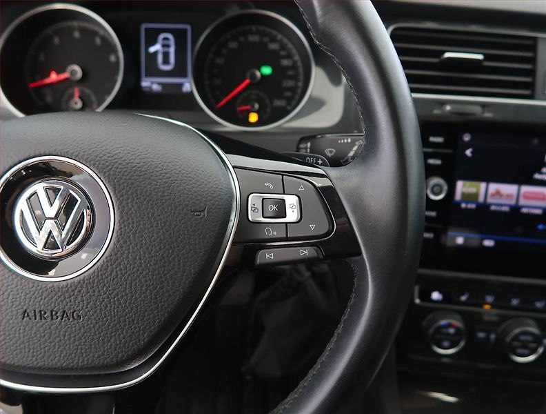 Volkswagen Golf (2017) 1.4 TSI, Automat, Navi - fotka 18 z 22