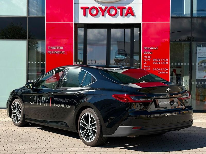 Toyota Camry 2.5 hybrid Executive - fotka 2 z 23