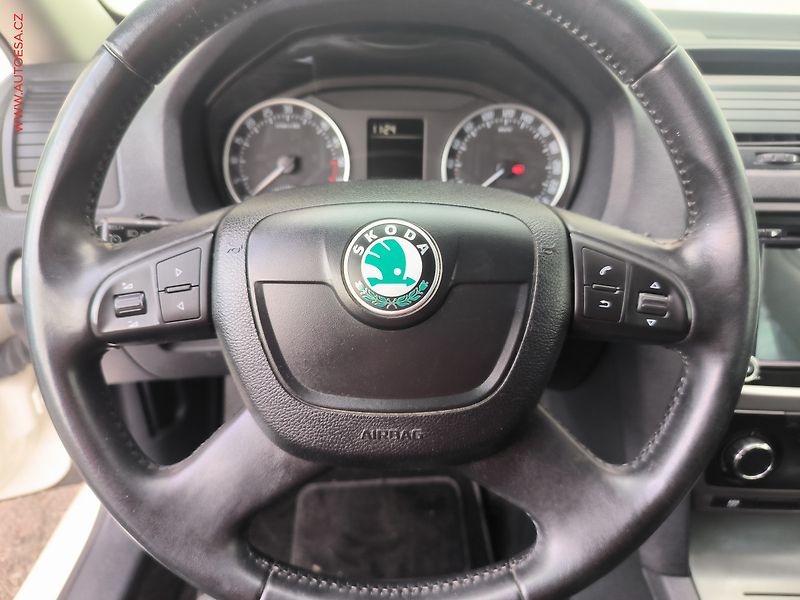 Škoda Octavia (2012) 2.0 TDi, ČR, Active, zámek - fotka 13 z 16
