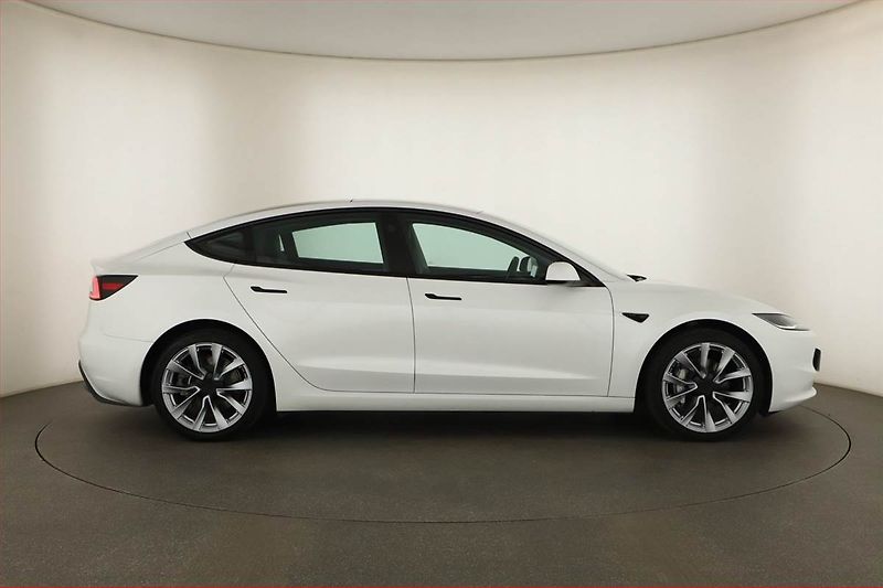 Tesla Model 3 (2024) Standard Range LFP, SoH 96% - fotka 6 z 19