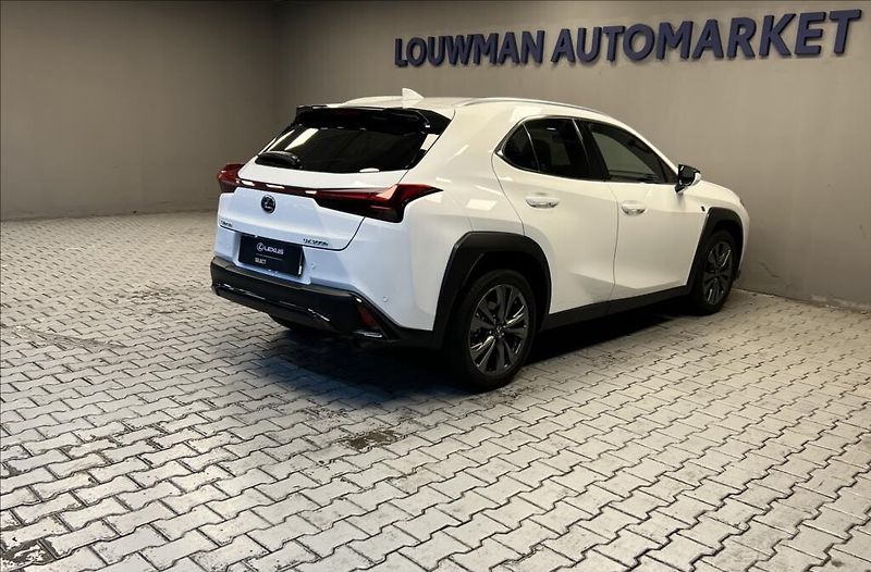 Lexus UX 300h 300H 2,0 HEV F SPORT DESIGN - fotka 2 z 17