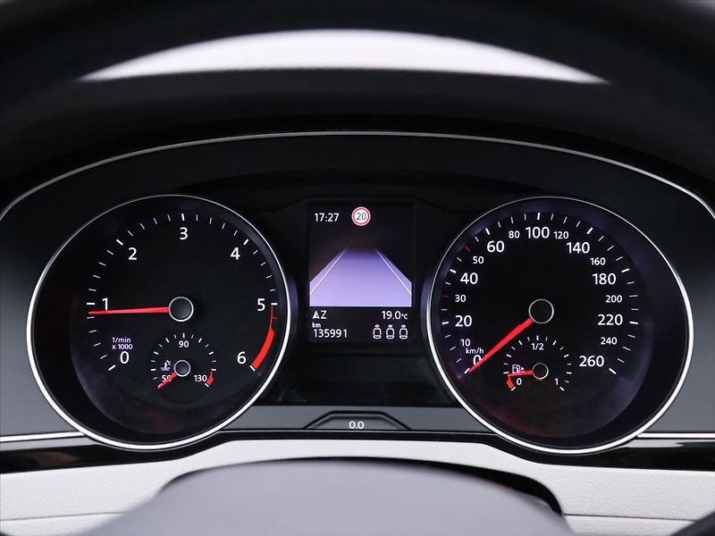 Volkswagen Passat 2,0 TDI CZ Elegance Kůže DPH - fotka 17 z 31