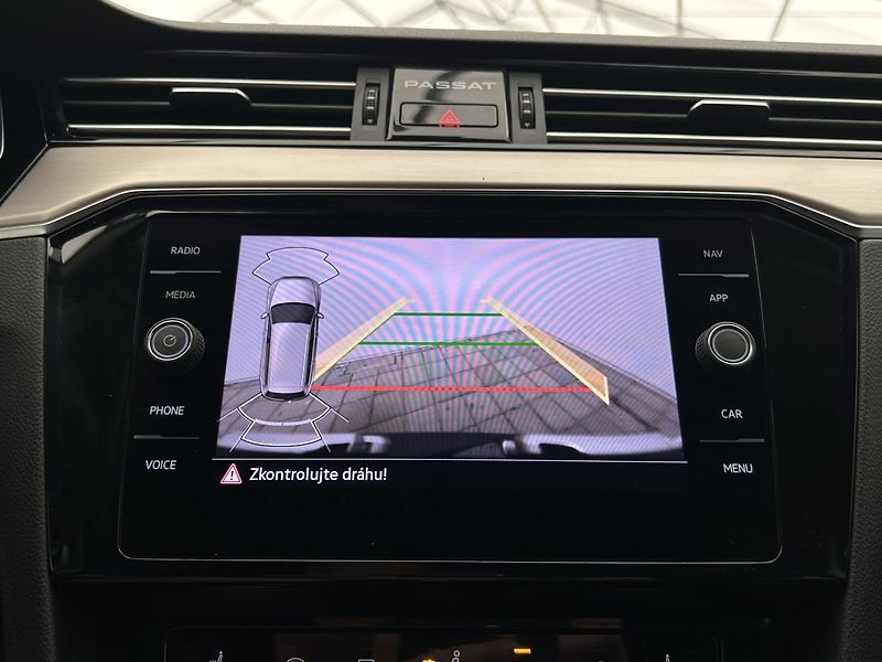 Volkswagen Passat Variant 2.0 TDI Elegance - fotka 10 z 27