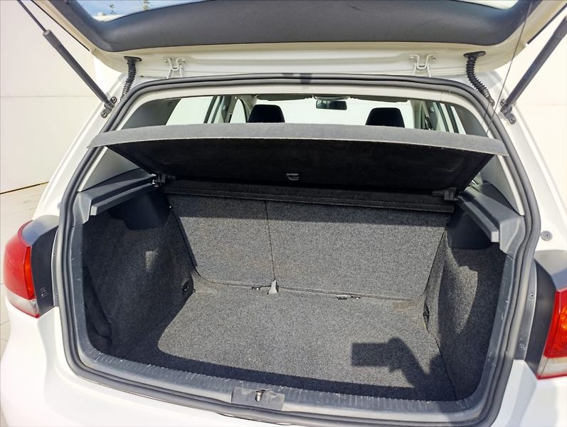 Volkswagen Golf 1,6 TDi Klimatizace - fotka 9 z 29