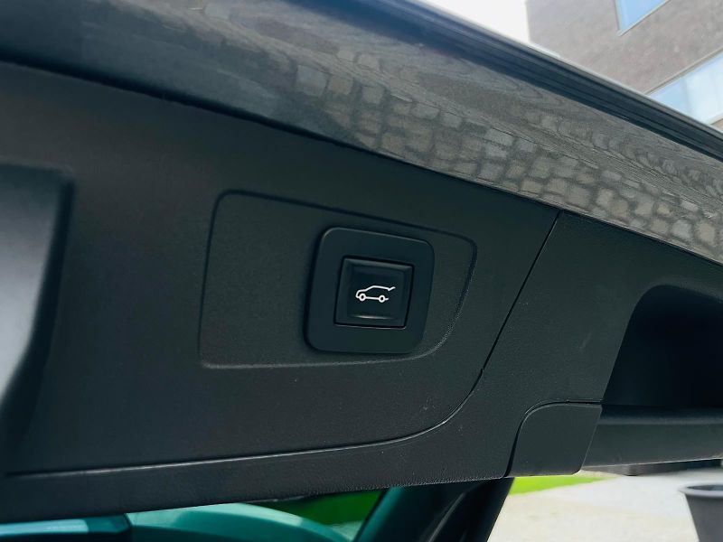 Opel Insignia 2.0CDTi KAMERA SERVISKA TAŽNÉ - fotka 23 z 55