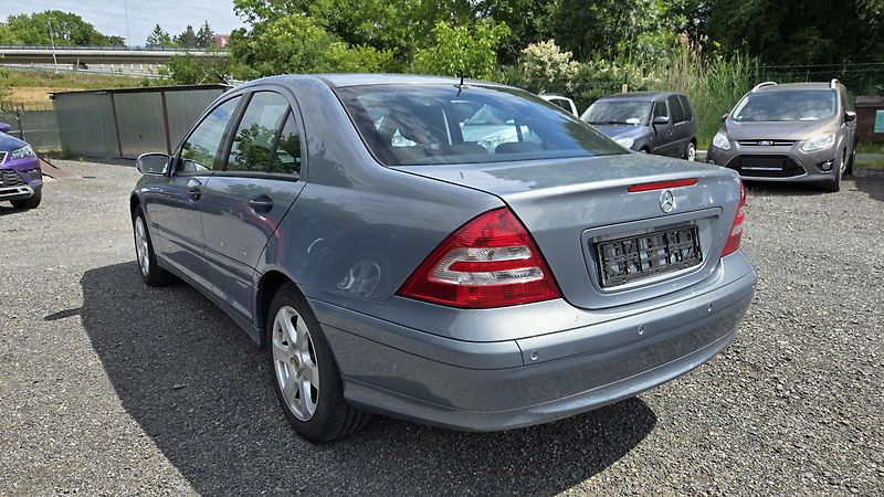 Mercedes-Benz Třídy C MERCEDES BENZ C180 AVANTGARDE - fotka 20 z 29