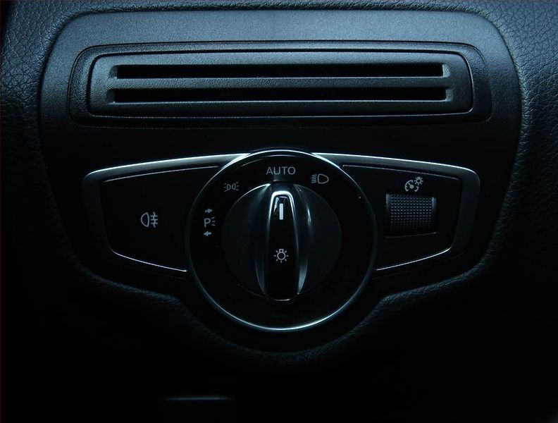 Mercedes-Benz Třídy C (2015) C 220 d 4MATIC , 4X4, Automat - fotka 17 z 22