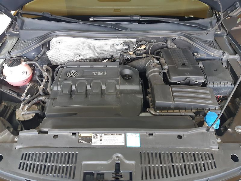 Volkswagen Tiguan 2.0 TDI 4x4 DIGIKLIMA TAŽNÉ - fotka 26 z 28