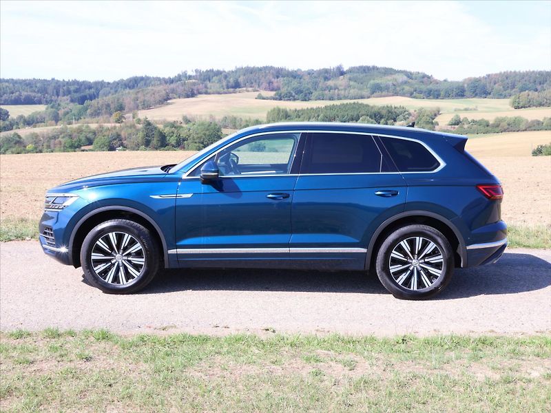 Volkswagen Touareg 3,0 TDI 210kW 4M LED DPH CZ - fotka 4 z 28