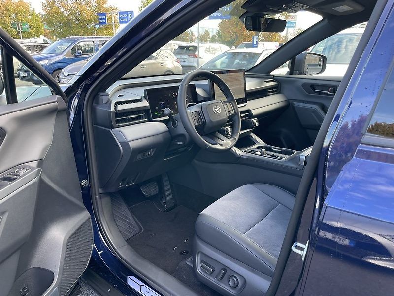 Toyota RAV4 2.5 Plug-in Hybrid 4x4 - fotka 14 z 32
