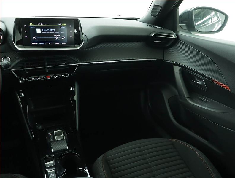 Peugeot 2008 (2023) Active Pack 50 kWh, SoH 97% - fotka 8 z 18