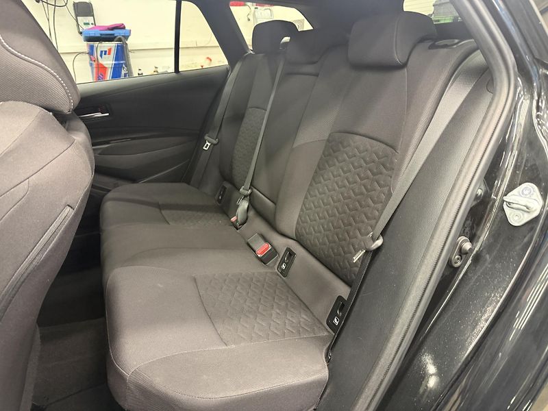 Suzuki Swace 1.8 Hybrid Comfort+ 72kW - fotka 19 z 22