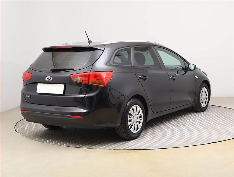 Kia Ceed (2016) 1.4 CVVT, Serv.kniha - fotka 5 z 17