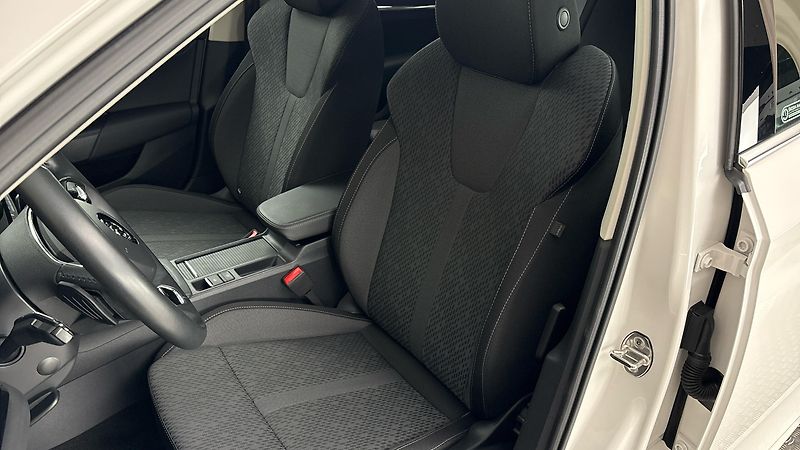 Škoda Octavia 2.0 TDI DSG Style Combi - fotka 15 z 25