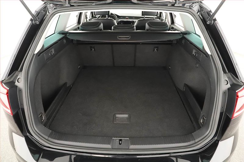 Volkswagen Passat (2020) R-Line 2.0 TDI - fotka 11 z 19