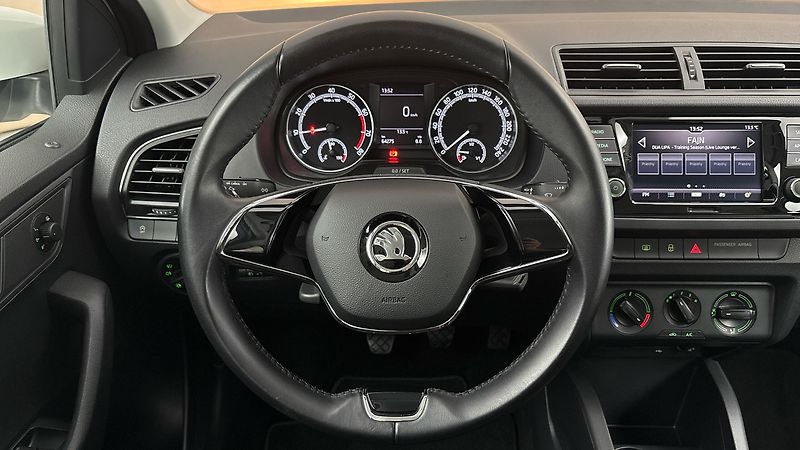 Škoda Fabia 1.0 TSI Ambition Combi - fotka 9 z 23