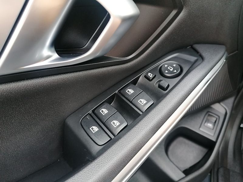 BMW Řada 3 (2020) 2.0 318D A/T Kůže - fotka 34 z 44