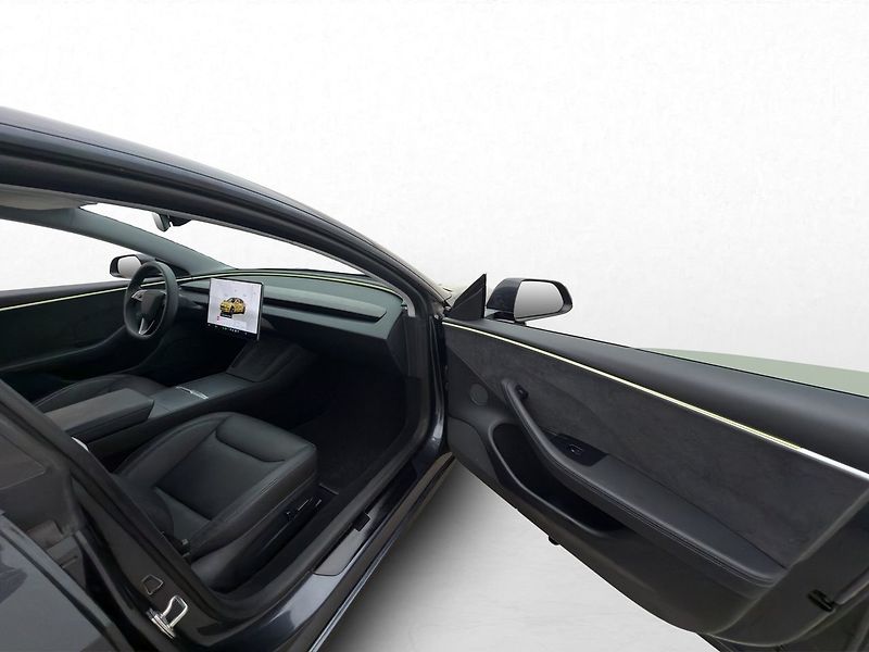 Tesla Model 3 Long Range AWD Highland - fotka 12 z 26